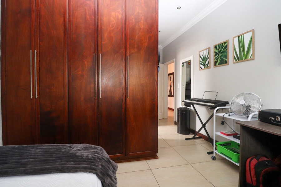 5 Bedroom Property for Sale in Wilkoppies North West